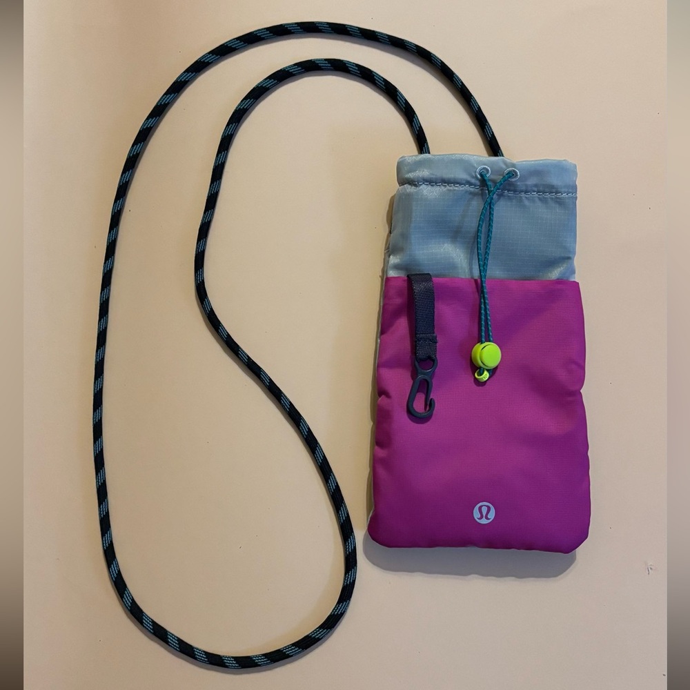 Lululemon Play Forward Crossbody Pouch in Vapor/Highlight Purple/Intense Teal